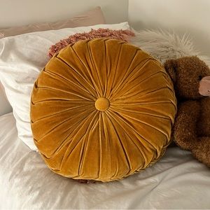 UO Pintuck Round Pillow